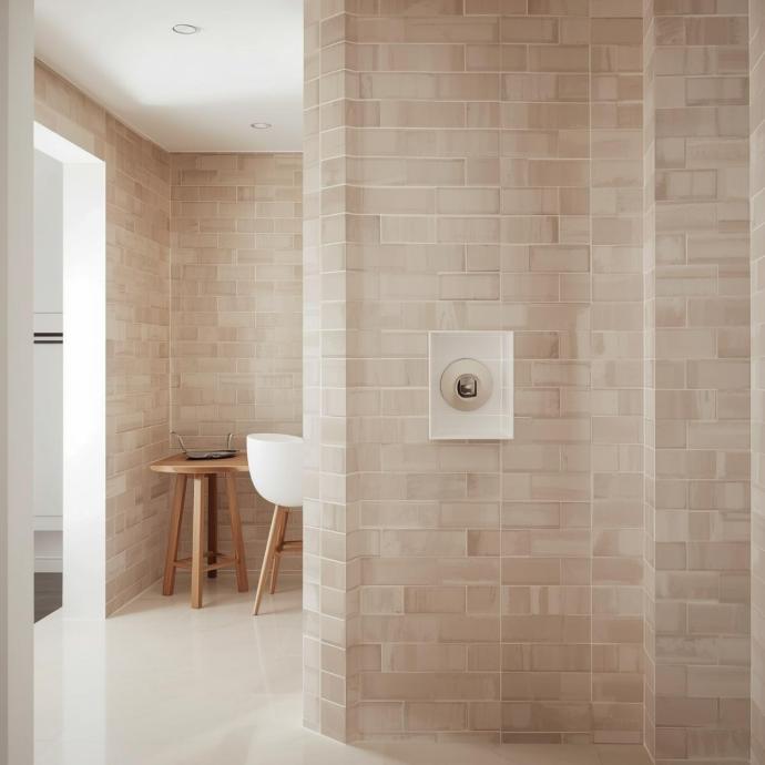 4x8 beige subway tiles near kitchen