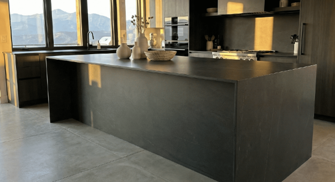 A contemporary mountain kitchen featuring a large, seamless sintered stone island