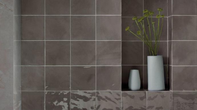 Fresco 6x6 ceramic wall tile in Charbon gray with matte and glossy finish comparison