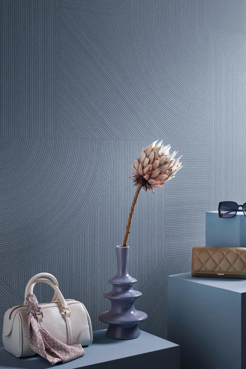 Ginza Sorairo porcelain slabs wall with decorative vase and dried flowers on modern display shelf.