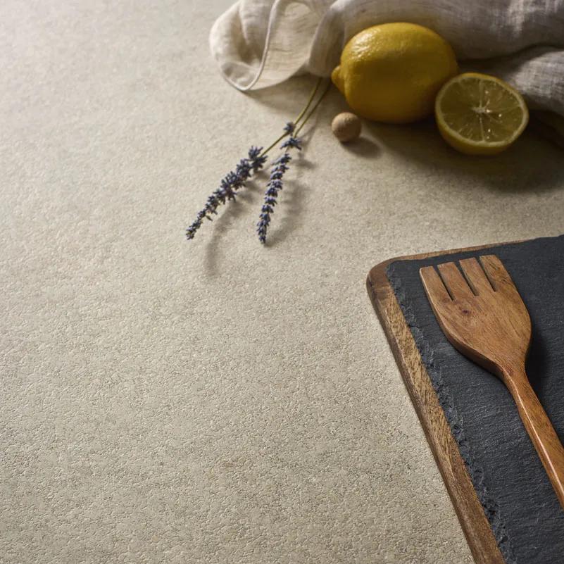 Provençale porcelain slabs with wooden cutting board and fresh lemons on display