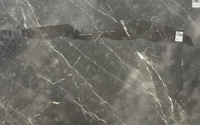 Collemandina marble slab with dark gray background and bold white vein movement