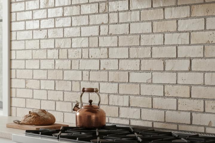 Brick pattern matte ceramic tile backsplash